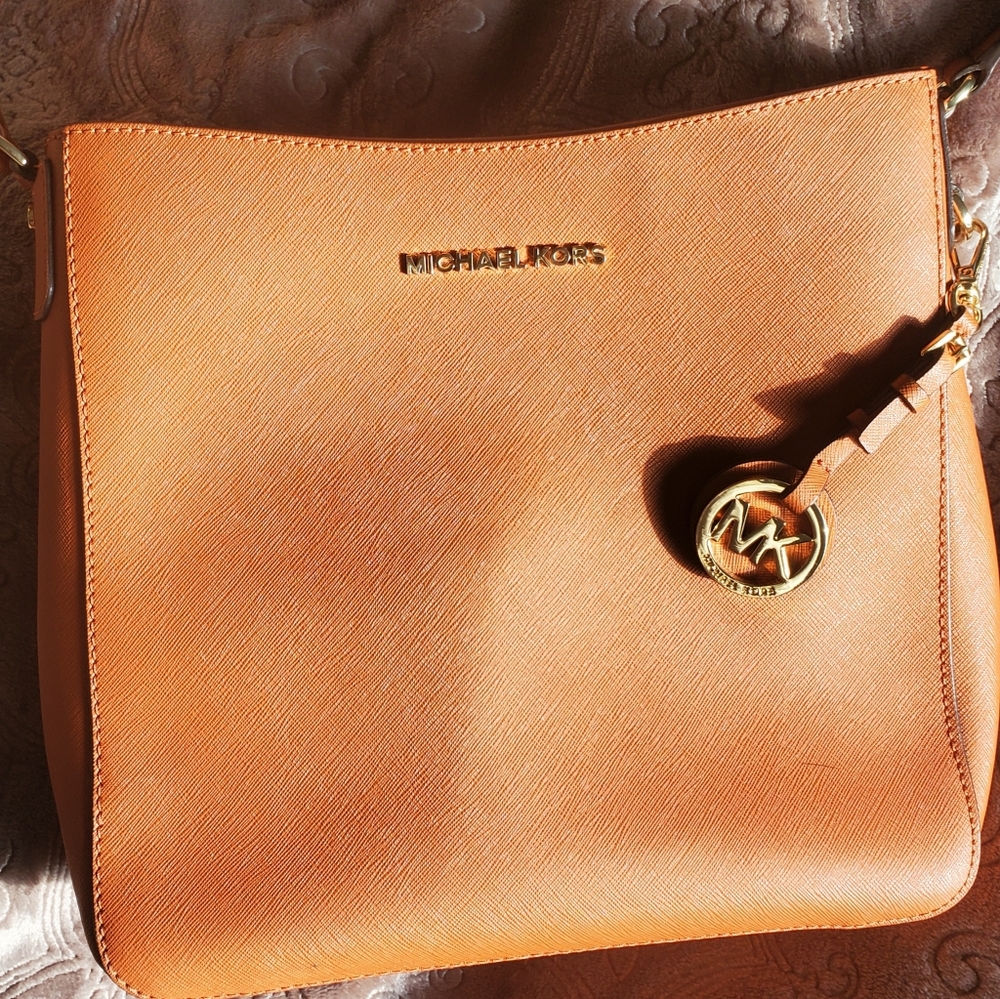 MICHAEL KORS Jet Set Messenger Bag